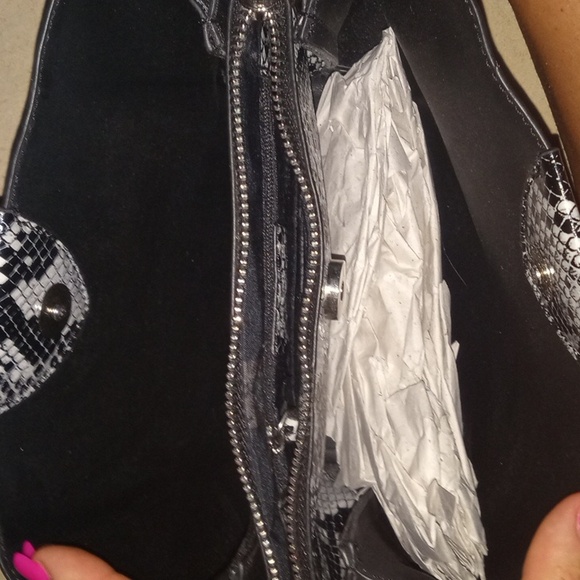 Anne Klein snake skin crossbody - Picture 2 of 4